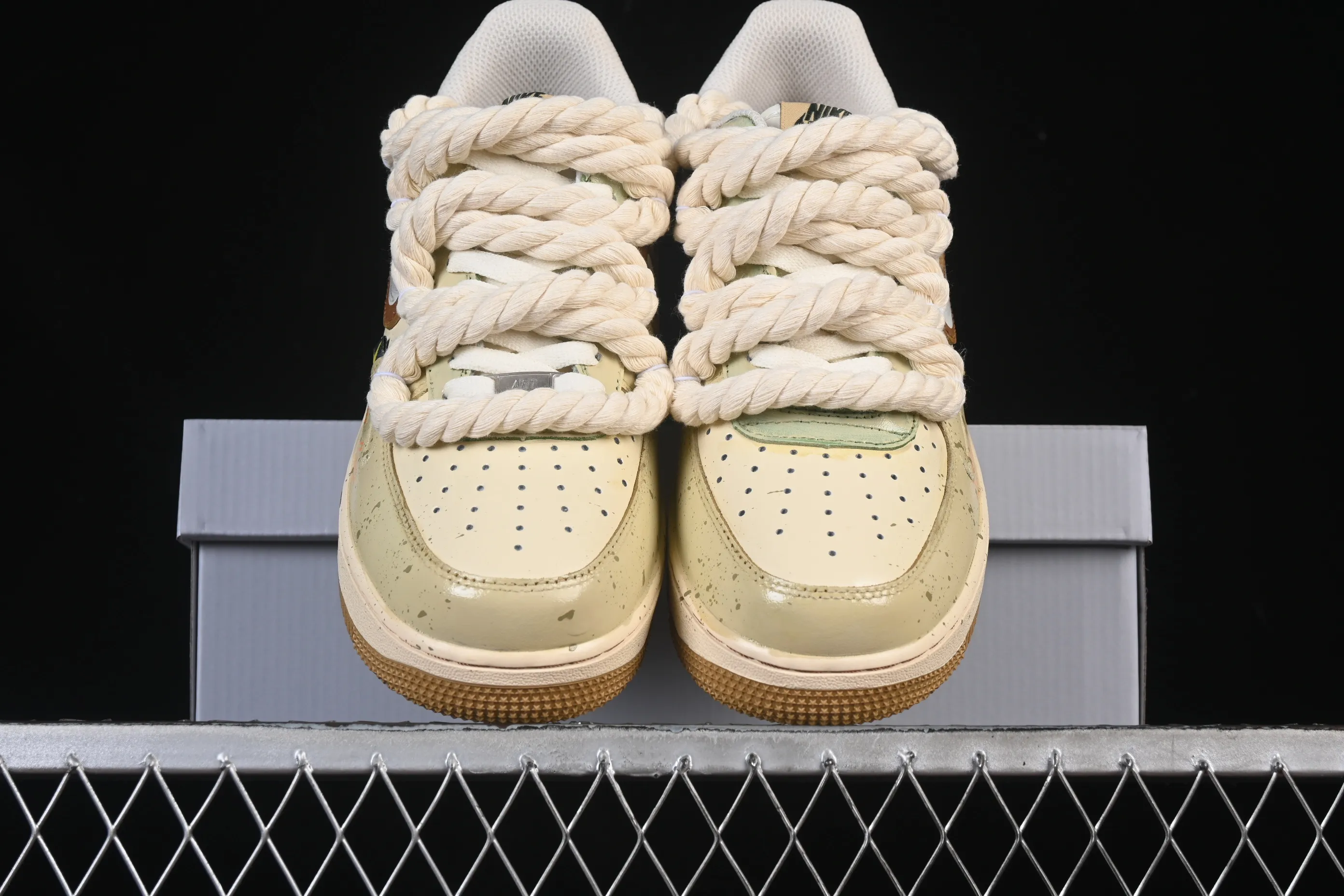 All categories Nk Air Force 1 Air Force series Nk Air Force 1 Low Air Force low-top Nike Air Force 1'07 Low "Milk Coffee Bear" Hand-painted graffiti Milk Coffee Bear Air Force 1 low-top casual sneakers XL2321-666